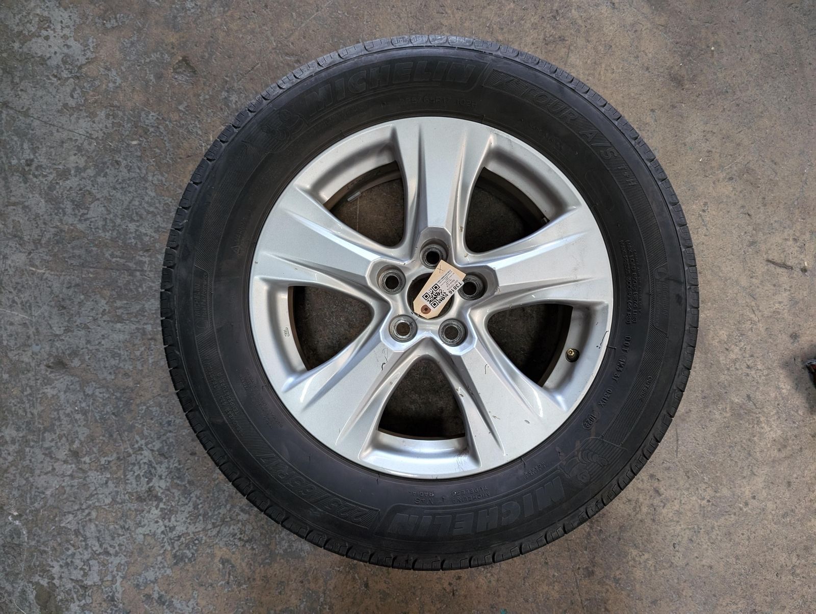 Wheel Rim 17 w Tire 22565 R17 2021 Toyota RAV4 42611-0R390 2019 2020 2022 X (T3816)
