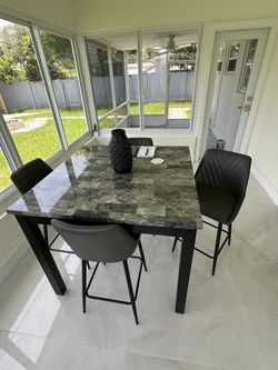 High-Top Table/Chairs