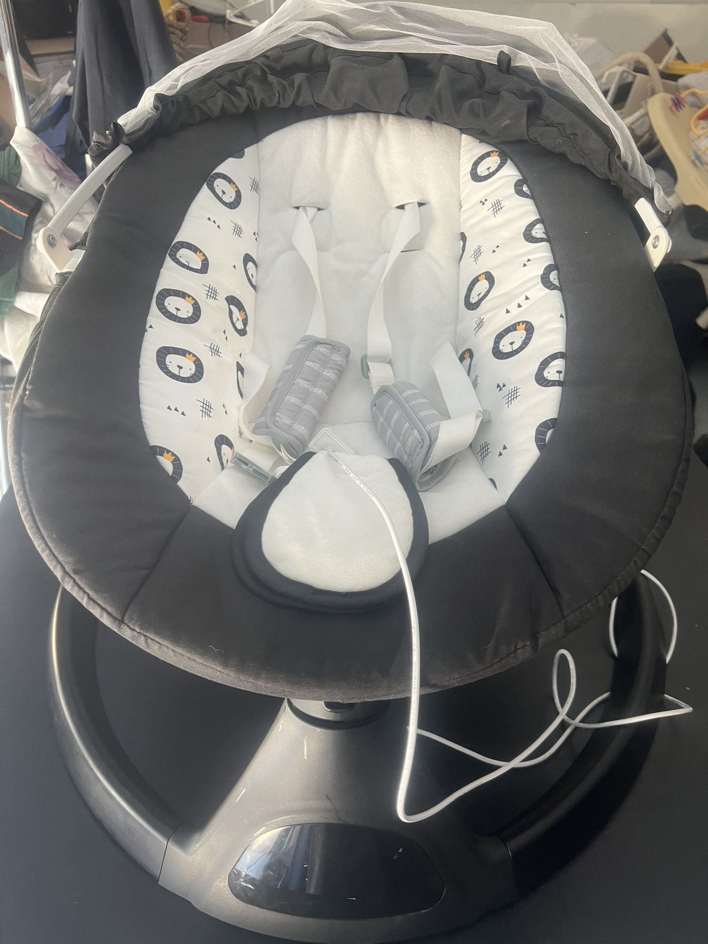 Baby swing (electric)