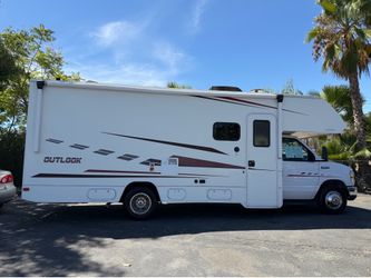 2018 25ft. Winnebago Outlook