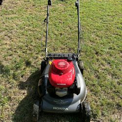 Honda self propelled lawn mower for Sale in Dallas TX OfferUp