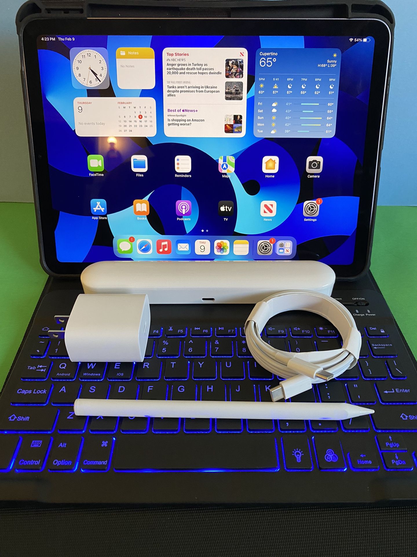 Apple IPad Air 5th Generation (M1 chip/ Latest 2022) 64GB Wifi + 
