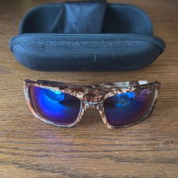 New tortoiseshell Oakley sunglasses