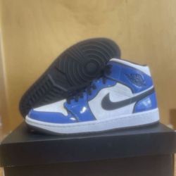 Nike Air Jordan 1 Mid SE Signal Blue White Black DD6834-402 Size 9 Brand New