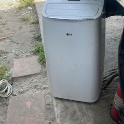 Lg Air conditioner.        Runs Like New    (cold)