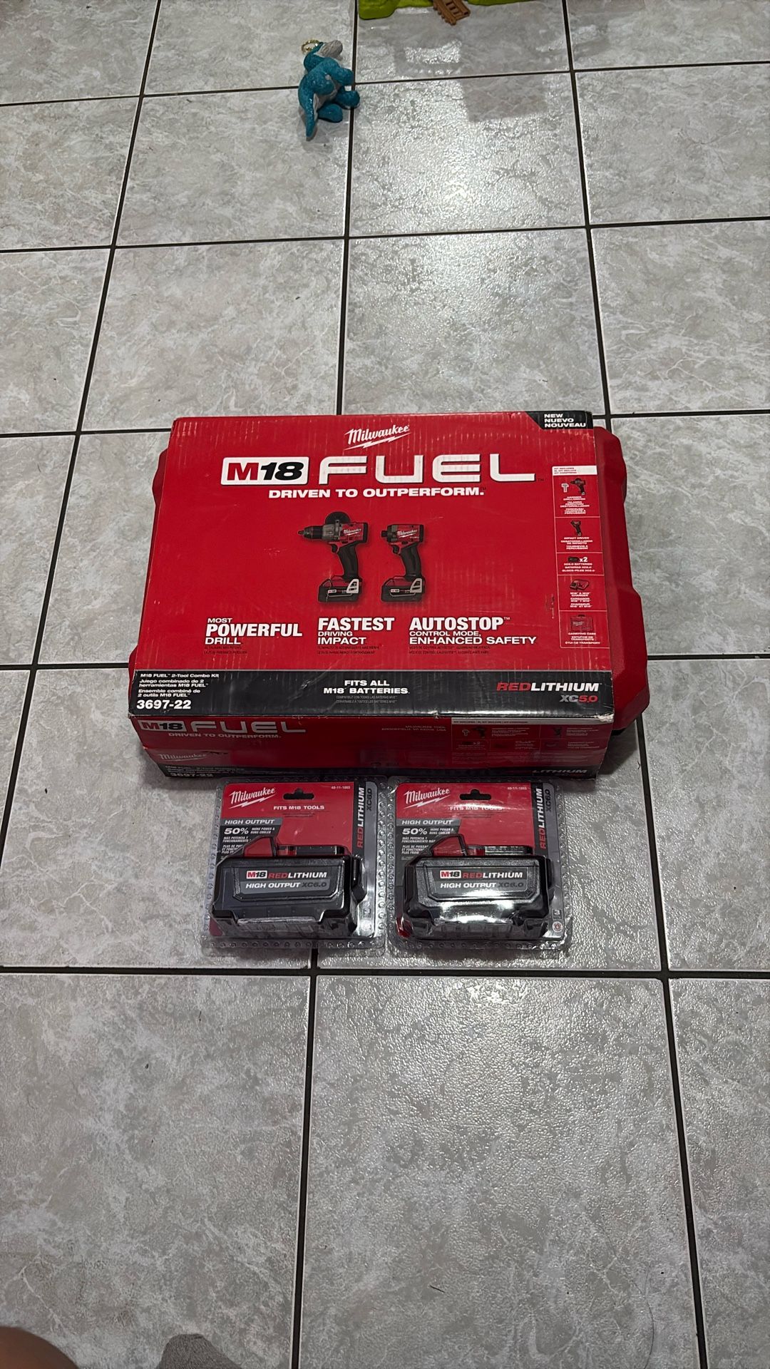 Milwaukee Sets Of Drills 4 GEN With 2 Batteries 6.0