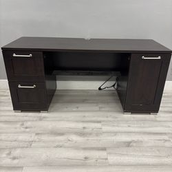 Solid Wood Desk – 4 Drawers – Moving Sale – $70 OBO