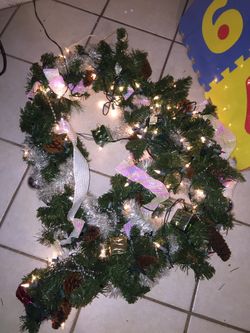 9.5ft Lighted Christmas Garland