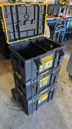 DEWALT TOOL BOX