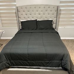Queen bed with Matress and Box Spring included 