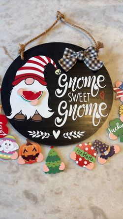 Holiday sign 11 1/2 diameter gnome