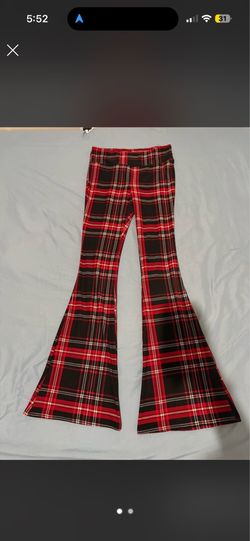 No Boundaries red, black, and white plaid flare pants in a M #flares #plaid