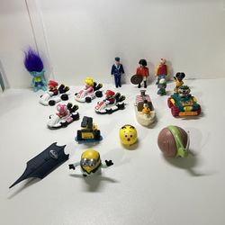 Toys Lot of different vintage toys
