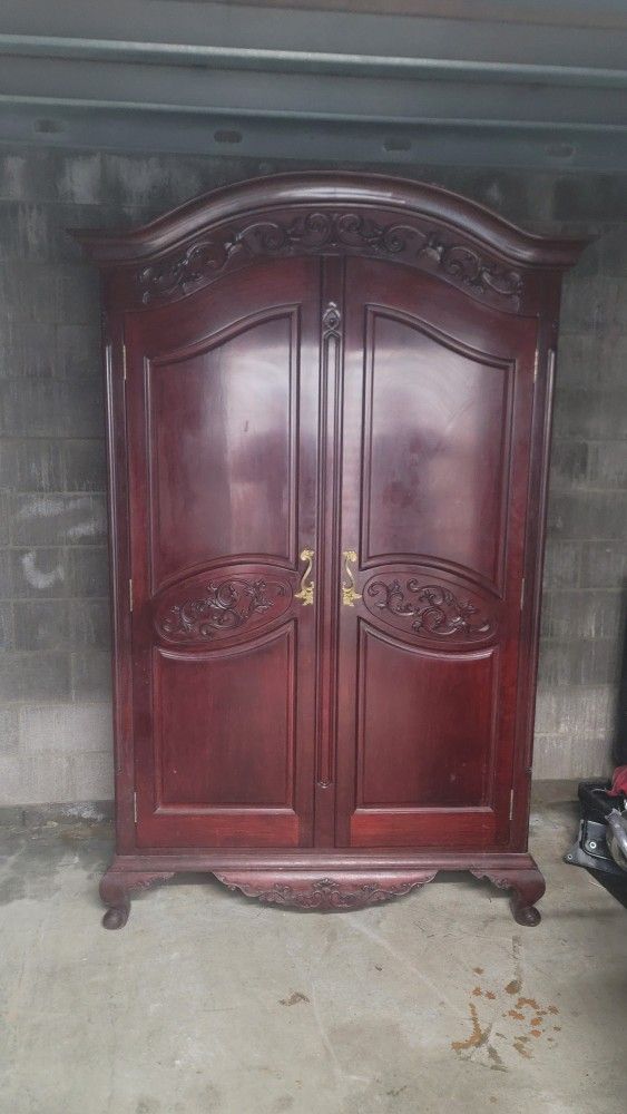 Free Solid Wood Hutch