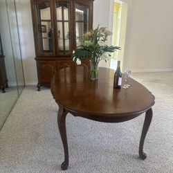 Elegant Dining Table and Hutch Combo – Solid Wood, Traditional Style