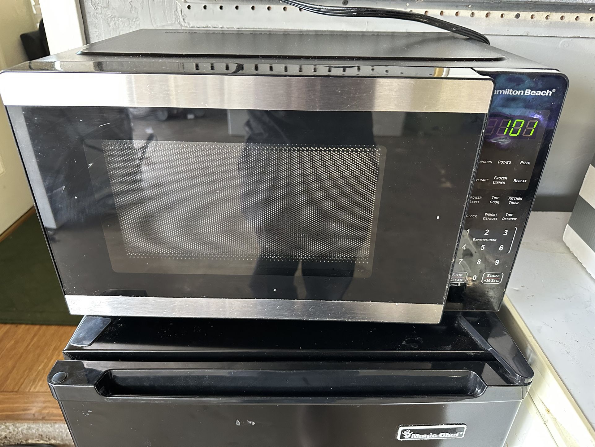 Hamilton Beach Microwave work great