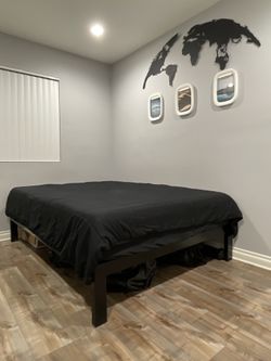 !!!Zinus Queen Metal Bed Frame!!!