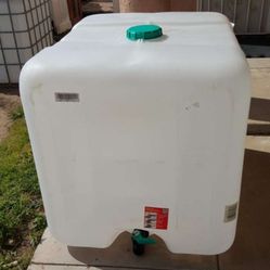 250 gallon plastic water tank $85 each serious buyers