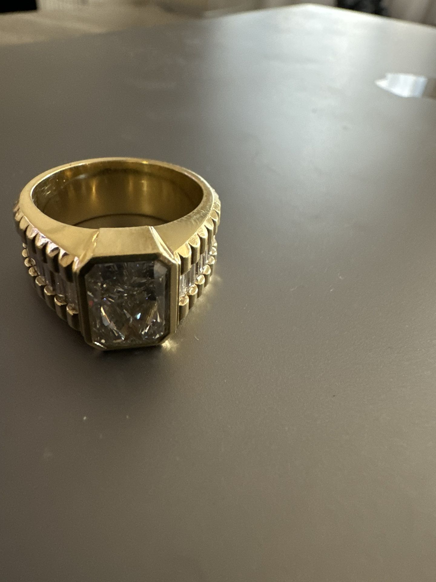 18k Gold Ring With Lab Diamonds