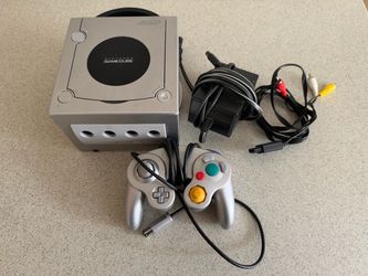 Nintendo GameCube Console System with Controller