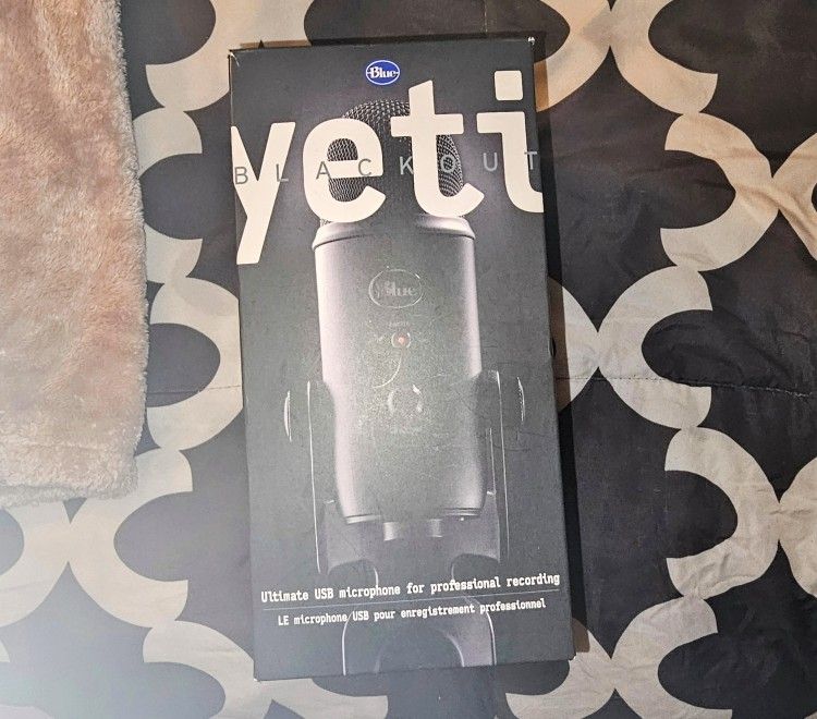 Blue Yeti Blackout Professional USB Microphone