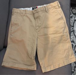 Dockers Men’s Brown Chino Shorts – Size 33