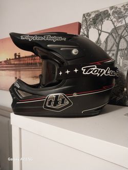 Troy Lee Design MOTO HELMET  M -L