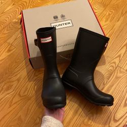 Hunter Rainboots (BRAND NEW with box) size 6