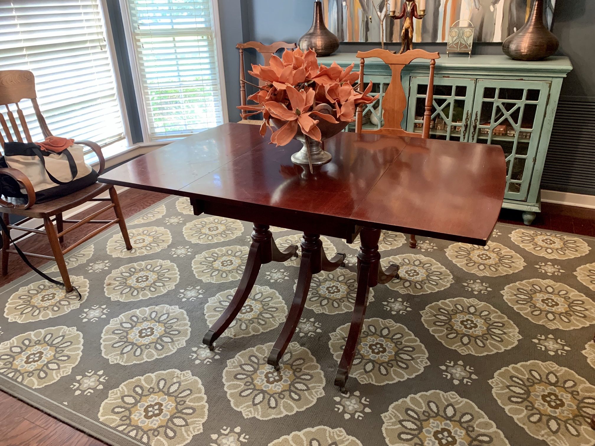 Solid Mahogany Duncan Phyfe Expandable Dining Table