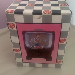 I Love Lucy Snow Globe Item #14009