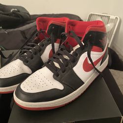 Jordan 1s mid