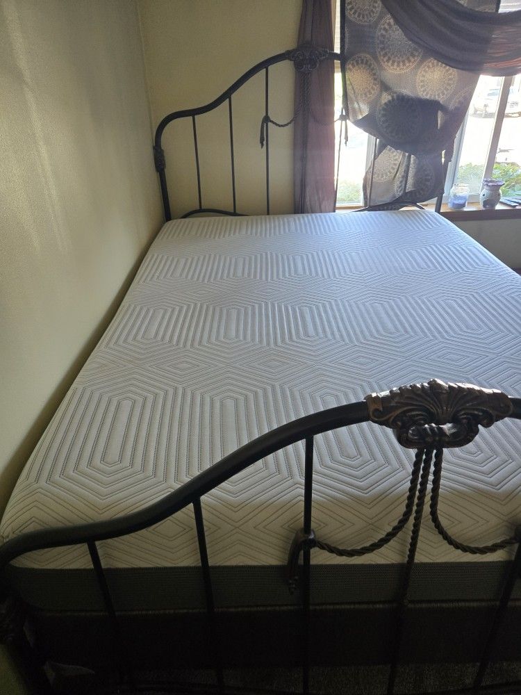 Bedframe + Box Spring QUEEN