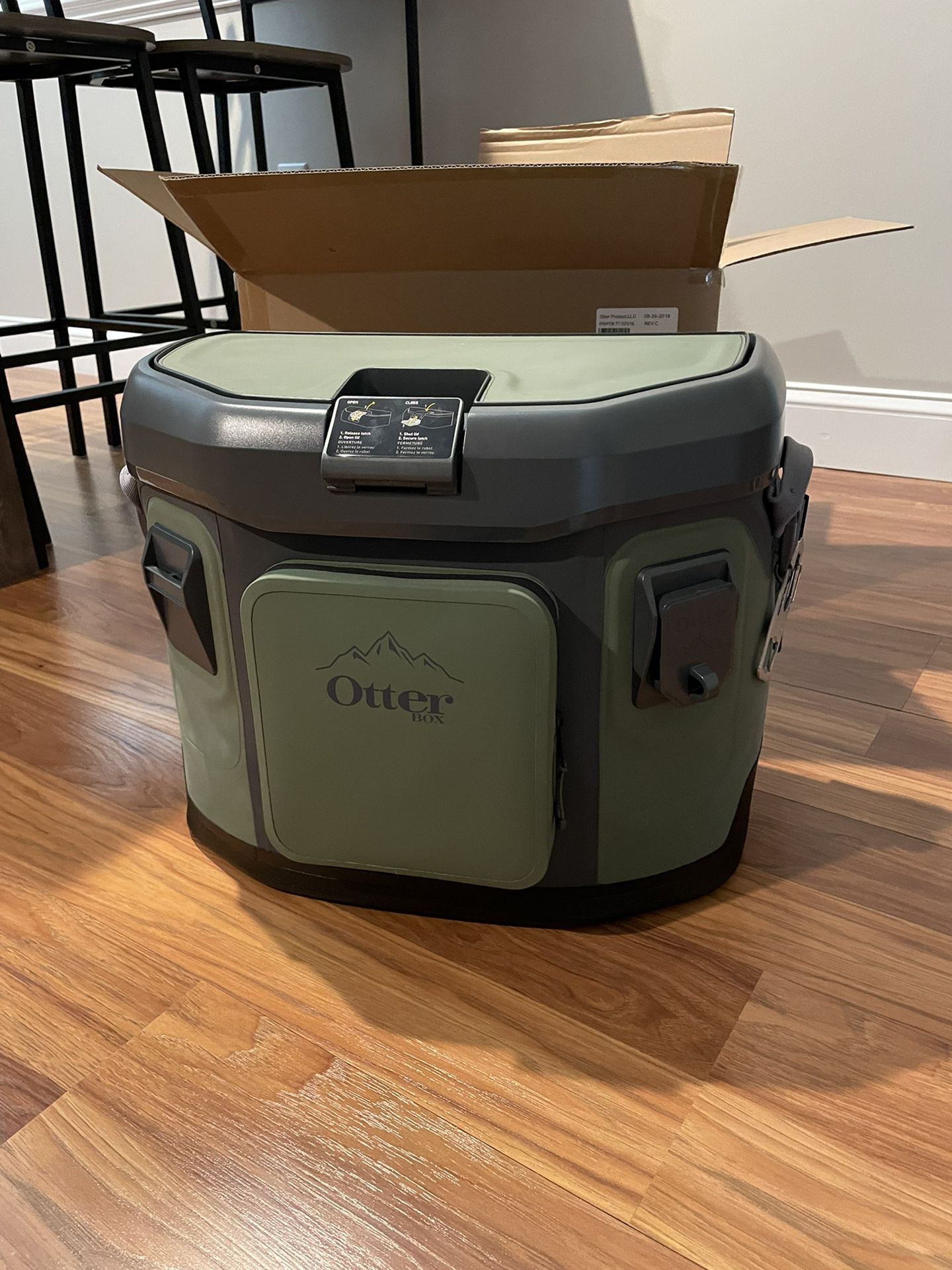OtterBox 20-Quart Softside Trooper Cooler with Carry Strap, Alpine Ascent Green