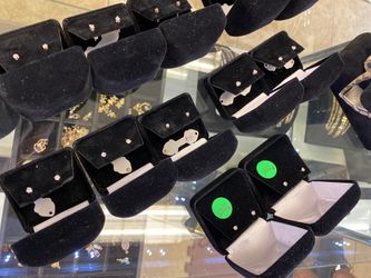 Diamonds studs .15ct each