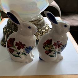 Pair Of Andrea by Sadek Bunny Rabbit Painted Flowers Floral Ceramic 6" Tall 