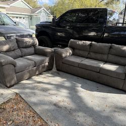 Beautiful Peak living room furniture set, couch and loveseat / Juego de muebles de Sala Bonitos Peak