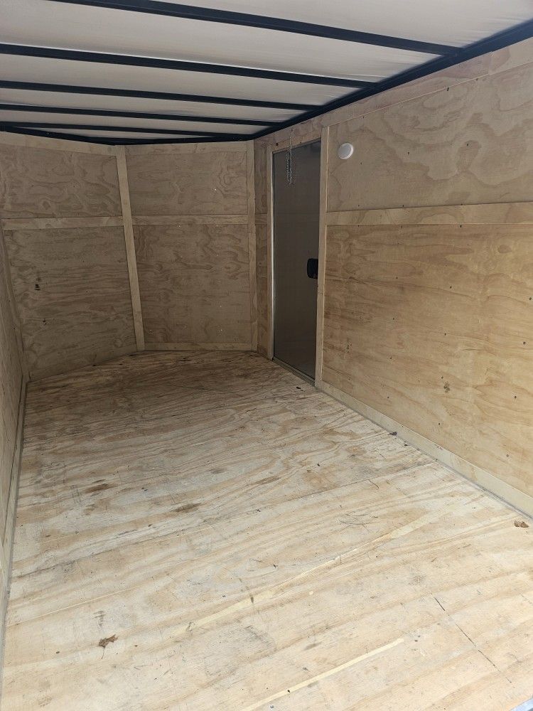 Up For Sale this for sale 2022 7x12 trailer in very good condition has brake system