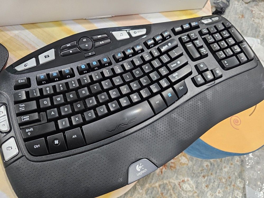 Barely used, full function, quiet Logitech K350 keyboard.