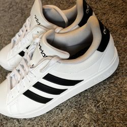 Adidas Women's Grand Court 2.0 sz 8