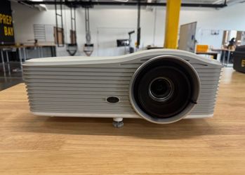 6000 lumen WUXGA Projector $350