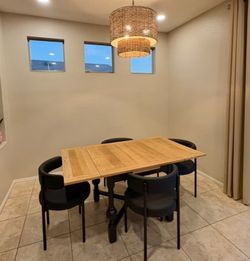 Solid Oak Extendable Dining Table