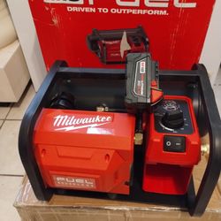 New M18 Milwaukee Fuel Air Compresor Con Bateria $300 Fijo
