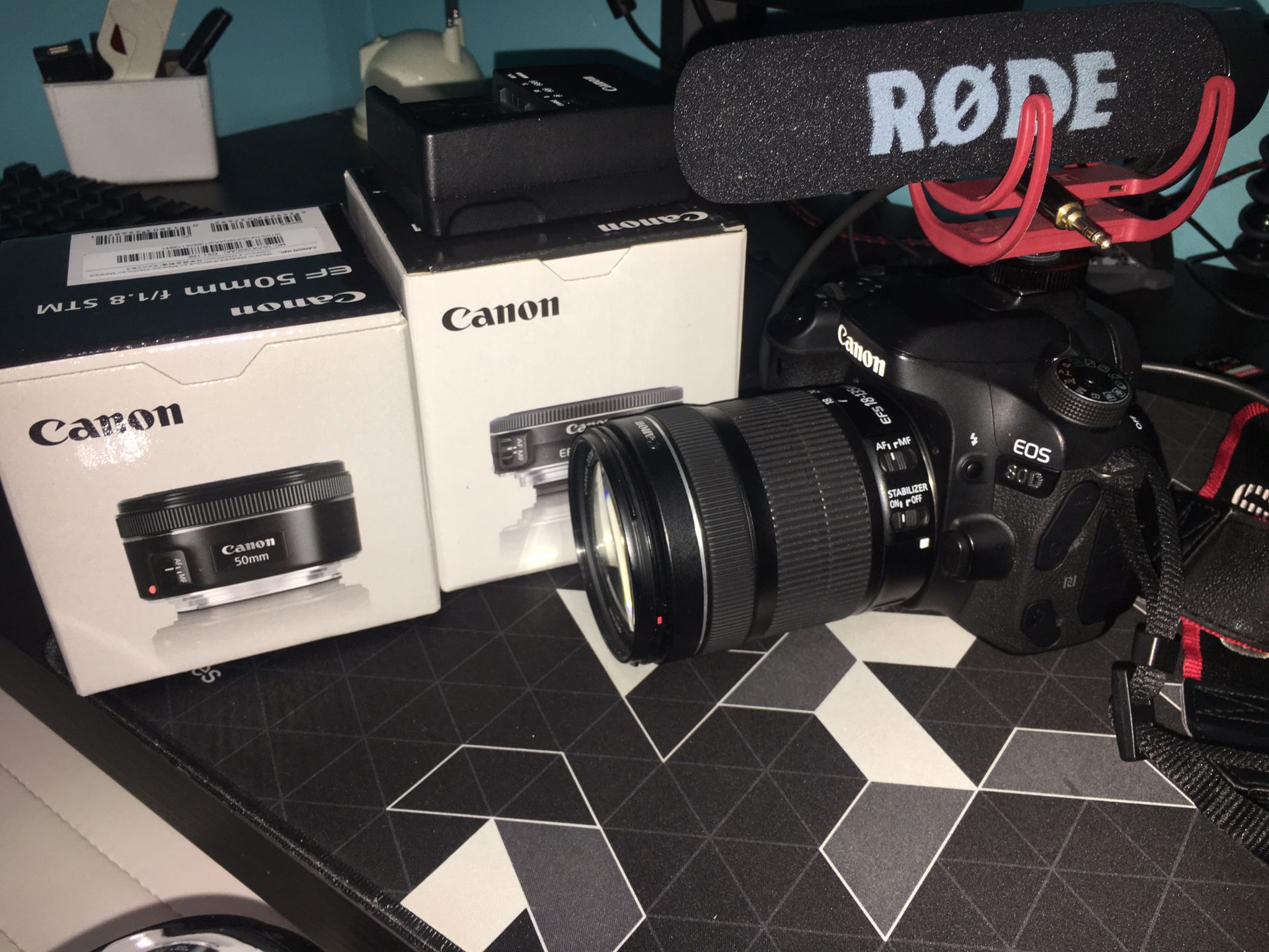 Canon 80D w/ extra lens