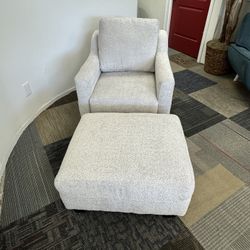 SWIVEL CHAIR WITH OTTOMAN