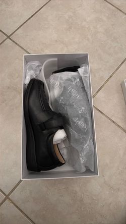 Walking shoes