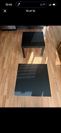 2 End Tables Like New 