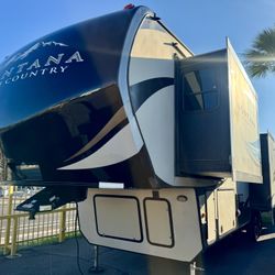 2016 Montana high country 353RL 36ft 5th wheel with 3 large slide outs