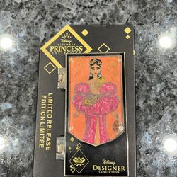 Disney Ultimate Princess Designer Collection Jasmine  Limited Release Pin.  Size approximately 3 inches long and 1 3/4 wide.  Brand new on original ca