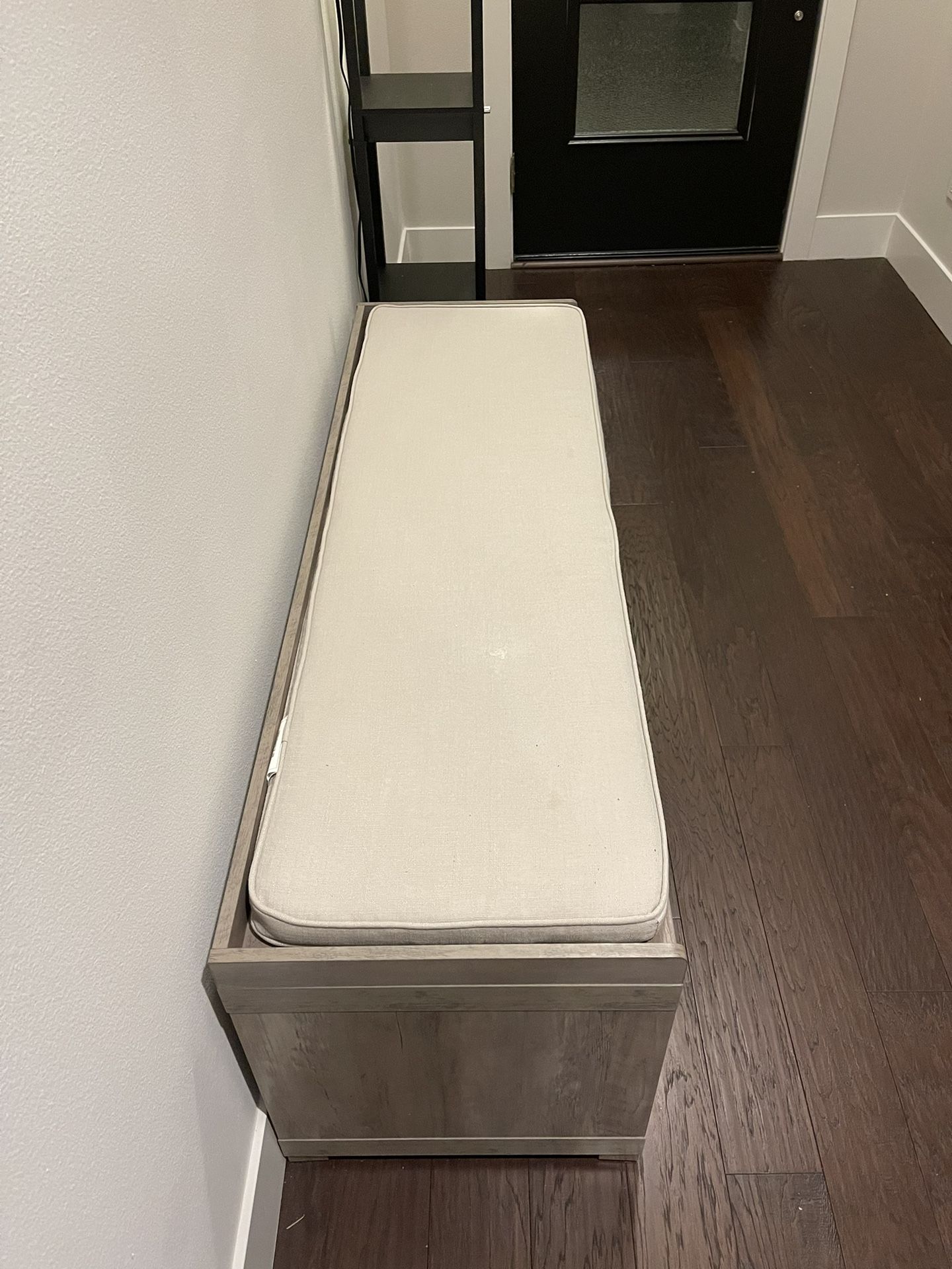 Entryway Beach With Shoe Storage