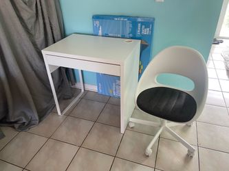 DESK/CHAIR